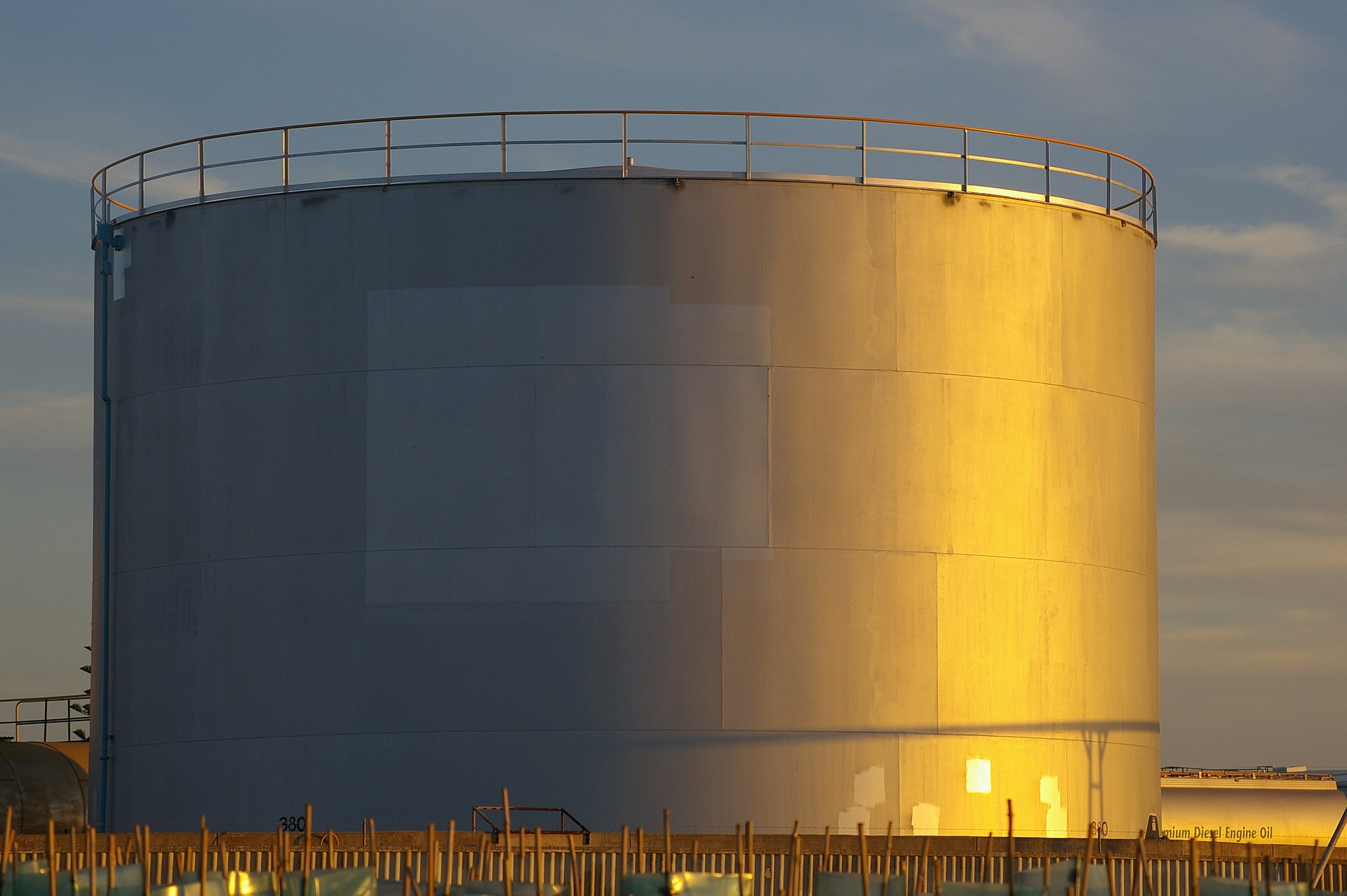 Fuel_tank_gnangarra.jpg